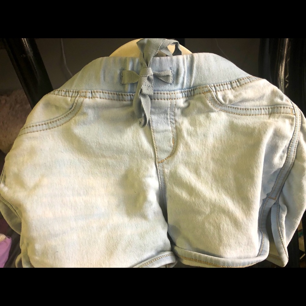 Mid-Rise light blue shorts with a bow